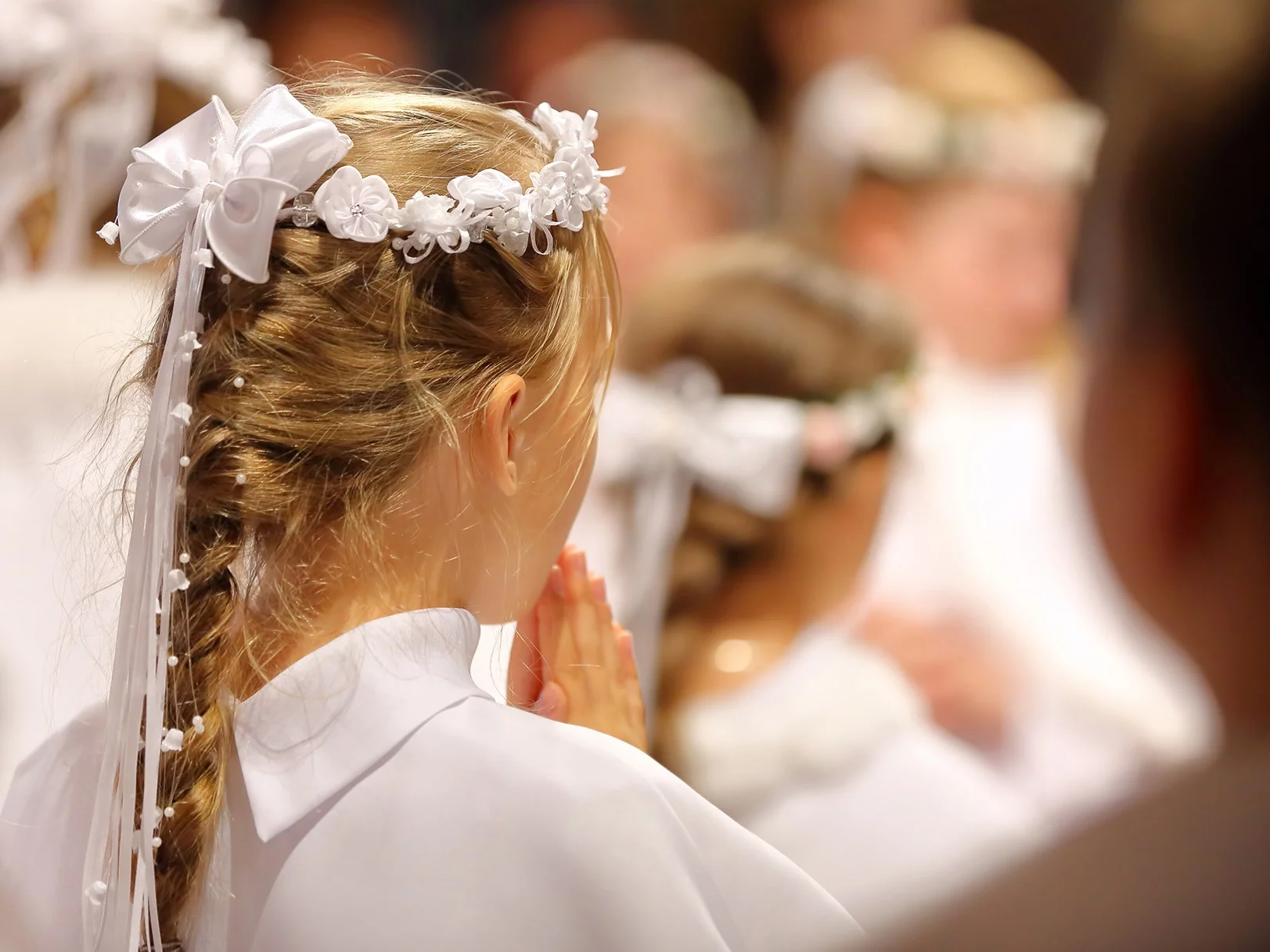 Modowe błędy na komunii. Polacy wciąż je popełniają