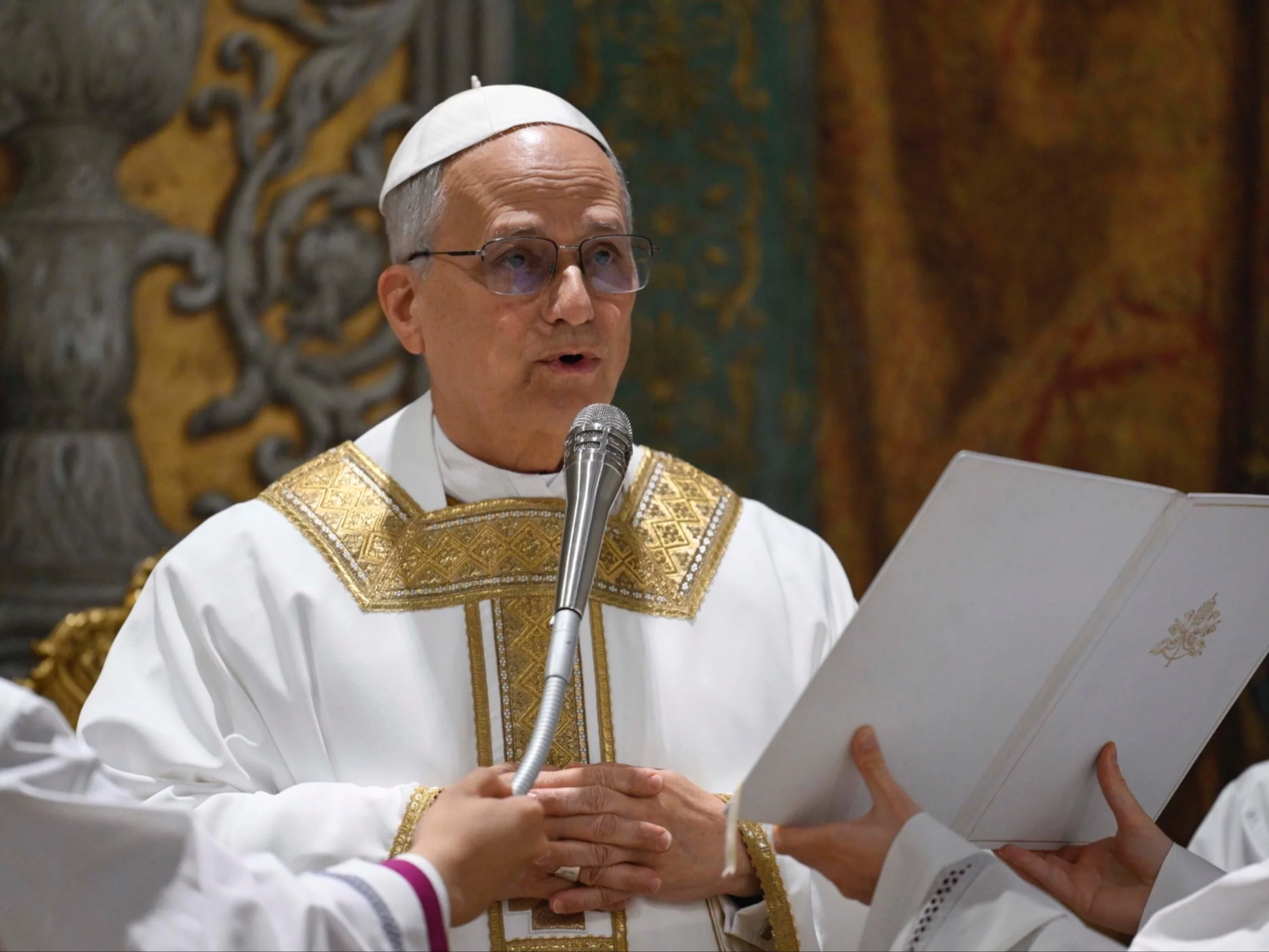 Papież Leon XIV podczas homilii w Kaplicy Sykstyńskiej