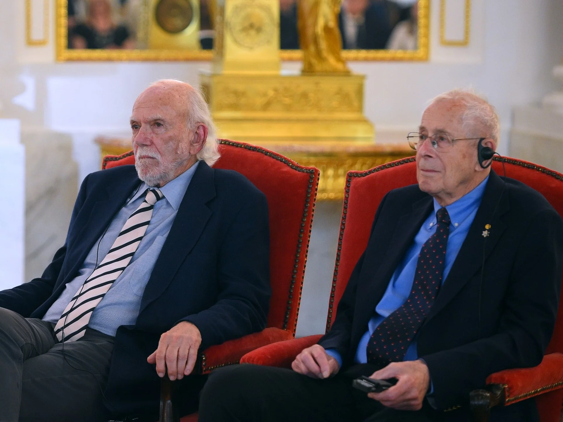 Prof. Barry Barish oraz prof. Phillip James E. Peebles