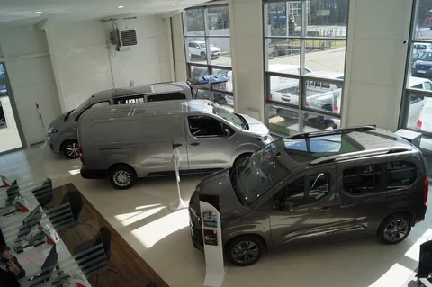 Toyota Professional Wesoła – Pierwsze w Polsce Centrum Samochodów Dostawczych i Używanych