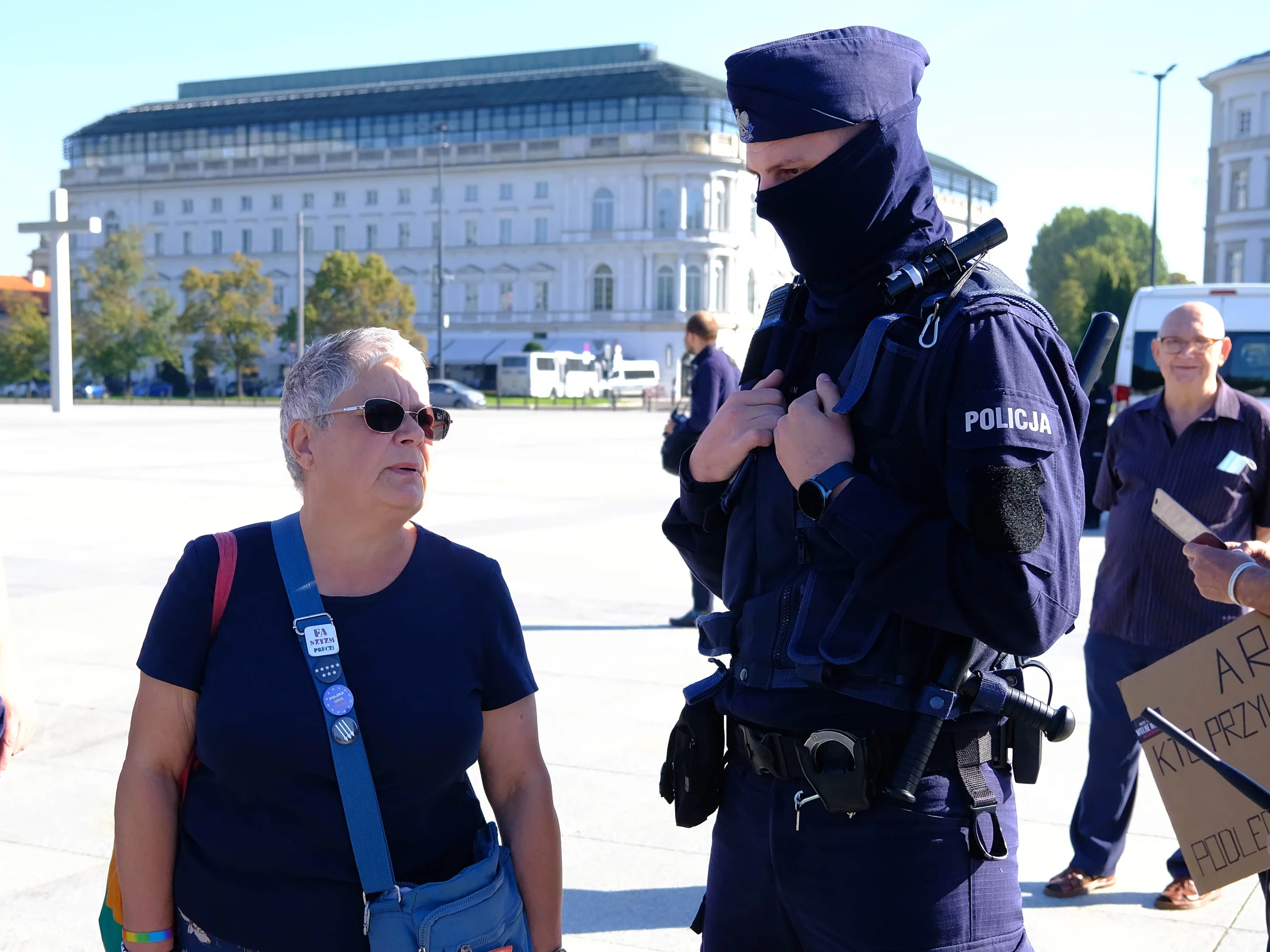 Babcia Kasia po obchodach 137. miesięcznicy katastrofy smoleńskiej, zdjęcie ilustracyjne