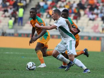 Piłkarze Algierii i Wybrzeża Kości Słoniowej