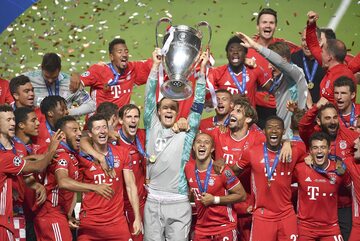Piłkarze Bayernu z pucharem Ligi Mistrzów