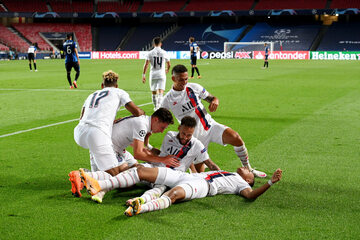 Piłkarze PSG po zwycięstwie nad Atalantą w ćwierćfinale Ligi Mistrzów