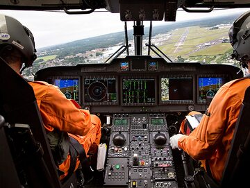 Piloci AW101 dysponują nowoczesnym miejscem pracy, gdzie królują wielofunkcyjne wyświetlacze LCD