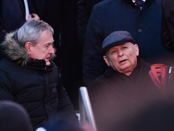 Piotr Gliński i Jarosław Kaczyński na przemówieniu Joe Bidena