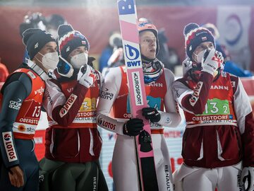 Piotr Żyła, Kamil Stoch, Dawid Kubacki i Andrzej Stękała