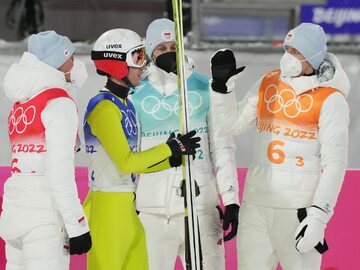 Piotr Żyła, Kamil Stoch, Paweł Wąsek i Dawid Kubacki