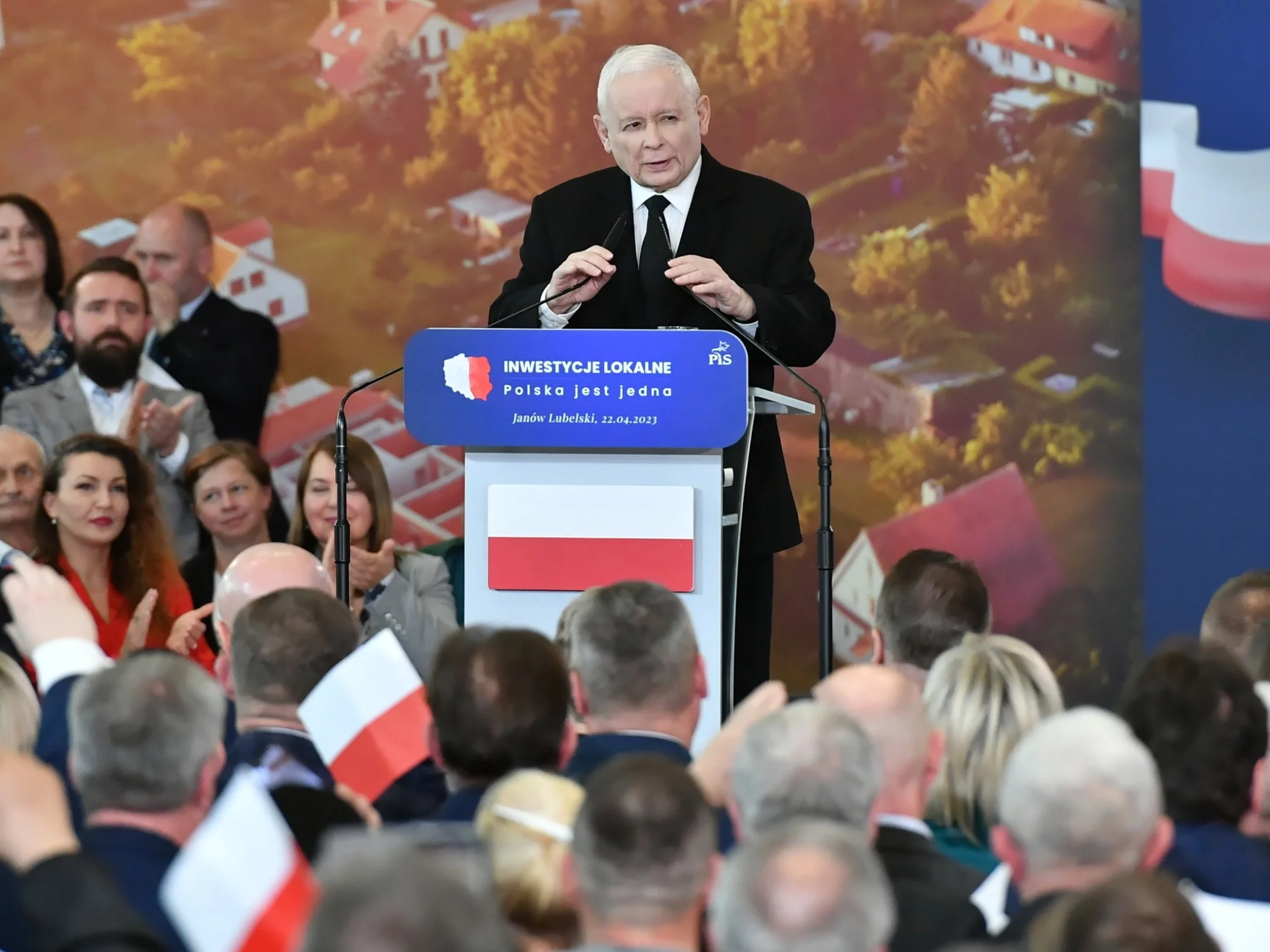 Jarosław Kaczyński podczas inauguracji akcji „Polska jest jedna – Inwestycje Lokalne” w Janowie Lubelskim