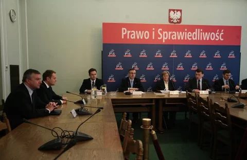 Spotkanie Donalda Tuska z przedstawicielami Prawa i Sprawiedliwości (fot. PAP/Tomasz Gzell )