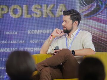 Pisarz Remigiusz Mróz podczas Campusu Polska Przyszłości 2023 w Olsztynie