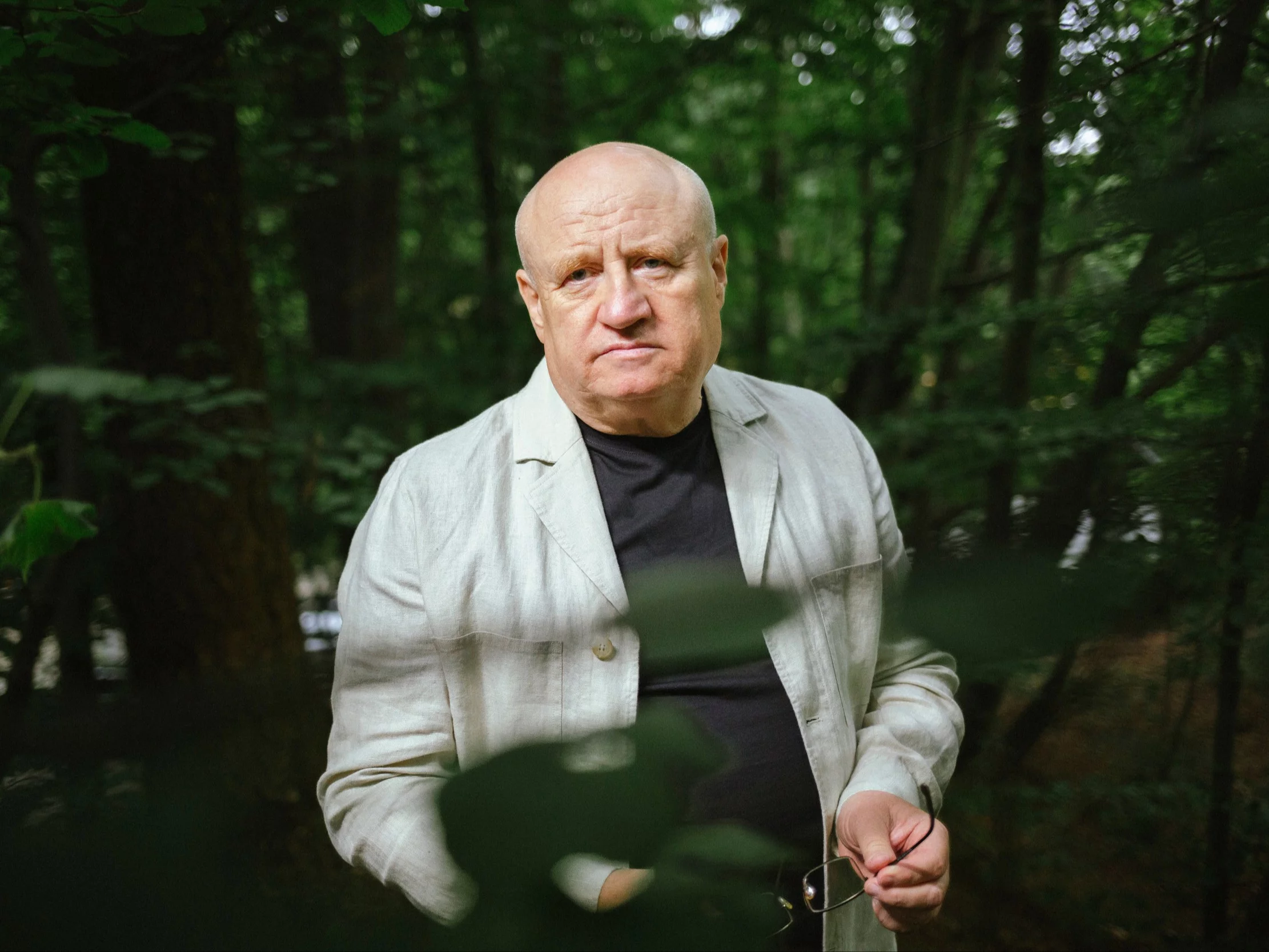 Pisarz wrócił do brutalnej zbrodni sprzed lat. „Przed kolejnymi morderstwami stawiali na stole krzyż”