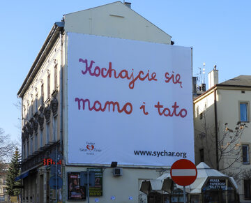 Plakaty na ulicach polskich miast