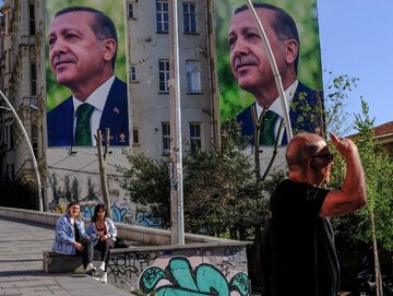 Plakaty z Erdoganem w Stambule