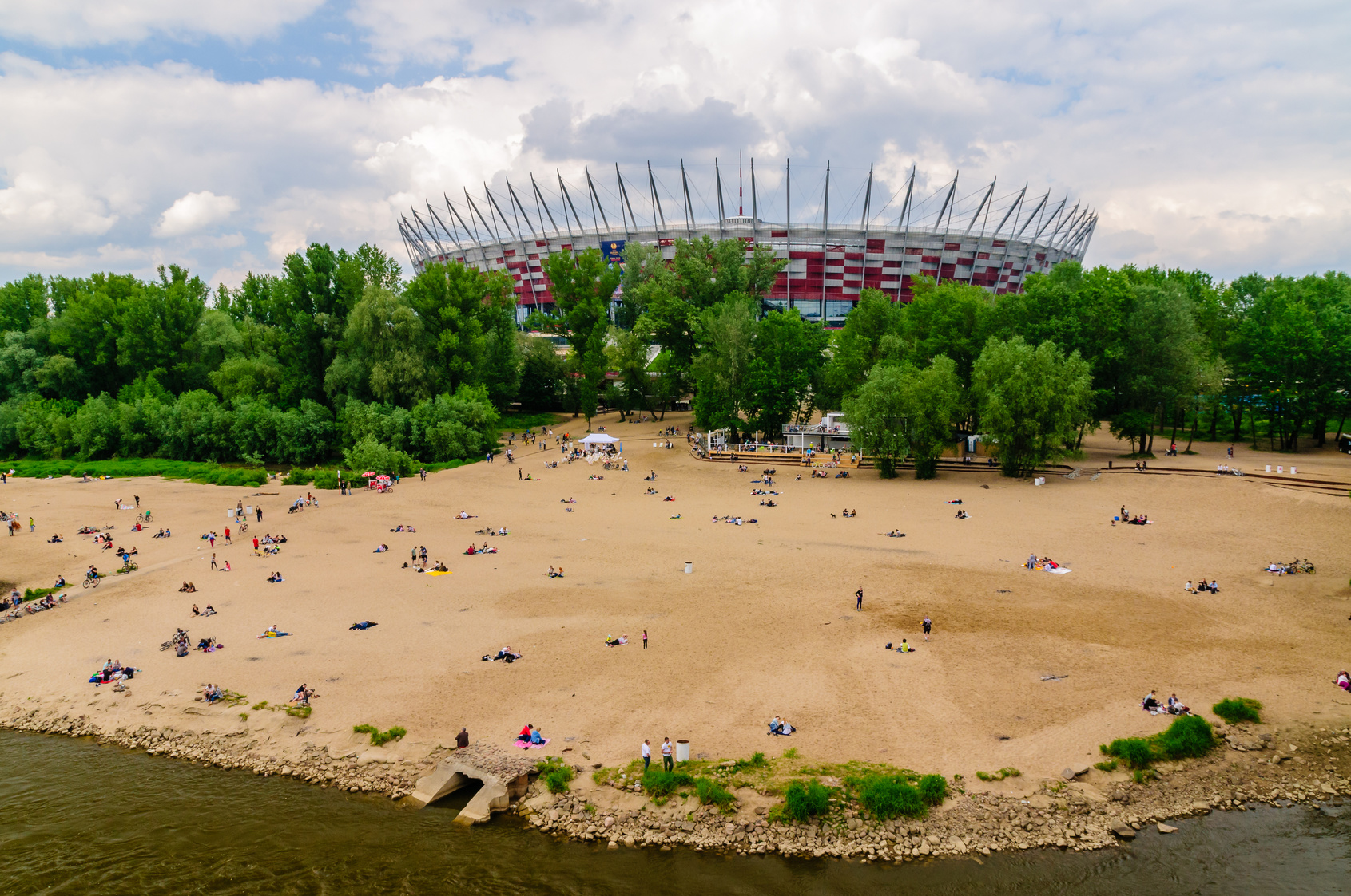 Plaża w pobliżu Stadionu Narodowego w Warszawie