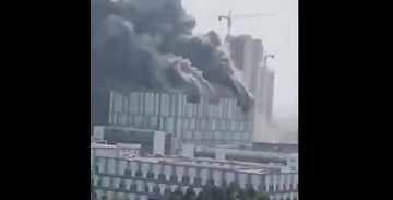 Płonąca fabryka Huawei