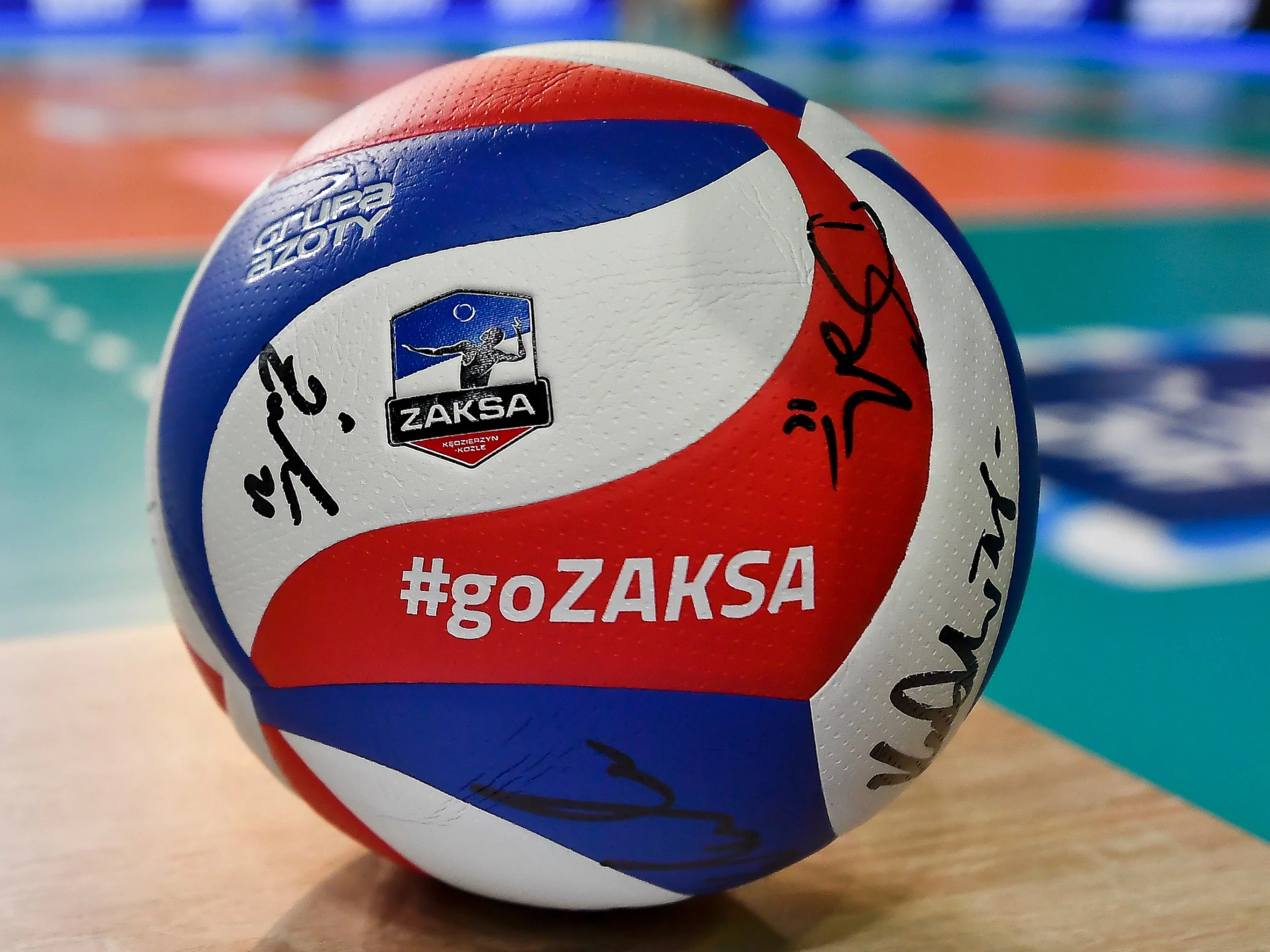 Piłka z herbem ZAKSA-y Kędzierzyn-Koźle