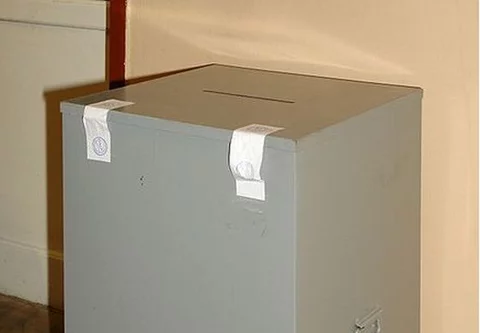 Radnych trzeba było "wylosować z koperty". Remisy w wyborach samorządowych (fot. sxc.hu)