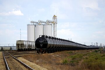 Pociąg z ropą naftową, zdjęcie ilustracyjne