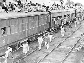 Pociąg z uchodźcami w drodze do Pendżabu po podziale Indii