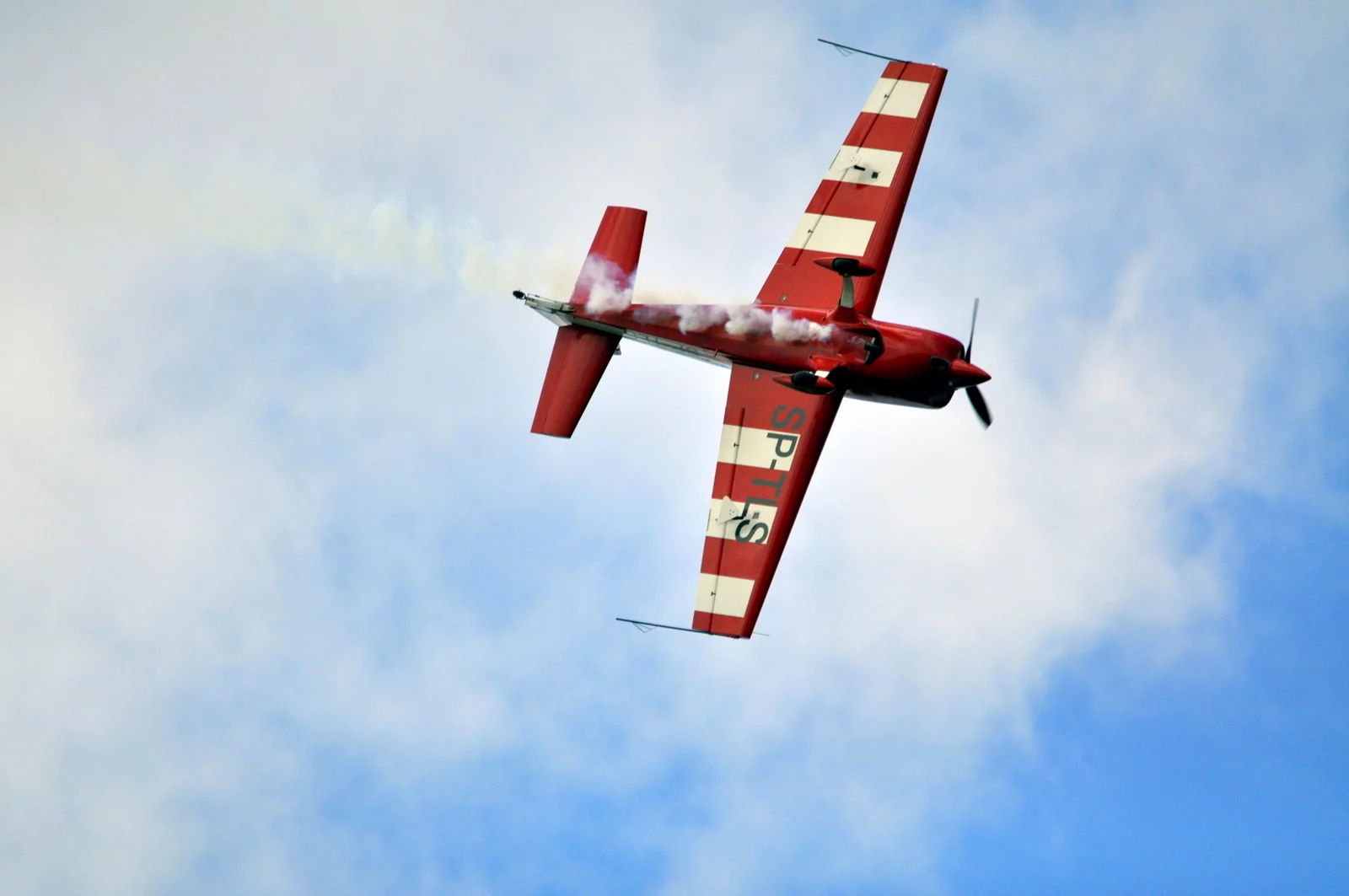 Extra 330 LC (zdj. ilustracyjne)