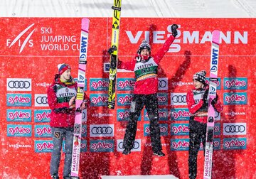 Podium konkursu lotów w Oberstdorfie