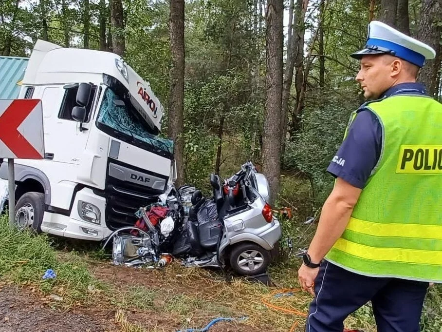 Zderzenie ciężarówki z dwoma osobówkami k. Wyszkowa