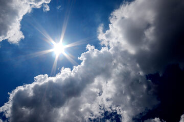 Pogoda, słońce, chmury, zdjęcie ilustracyjne