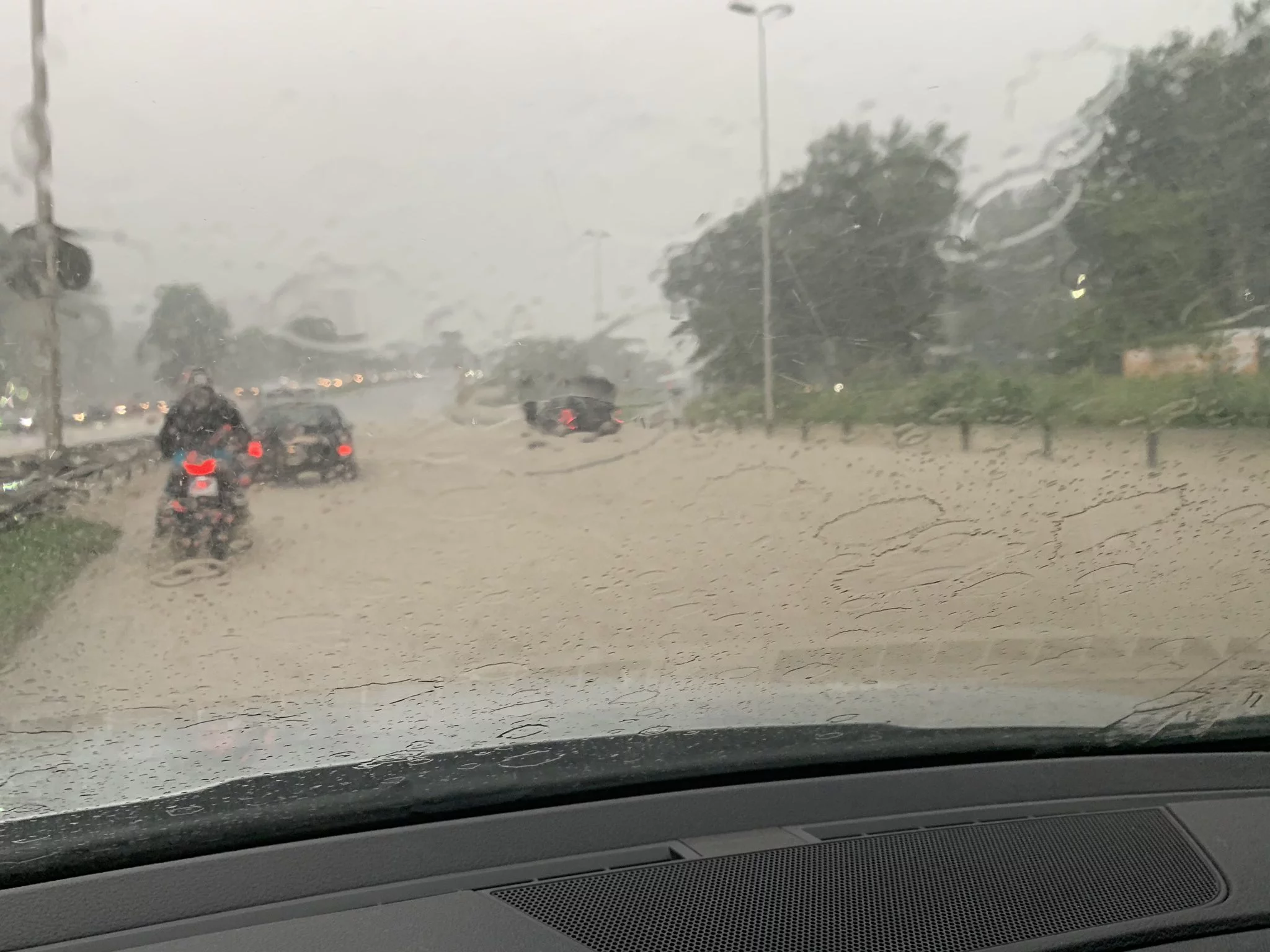 Warszawa podczas ulewy z poprzednich lat