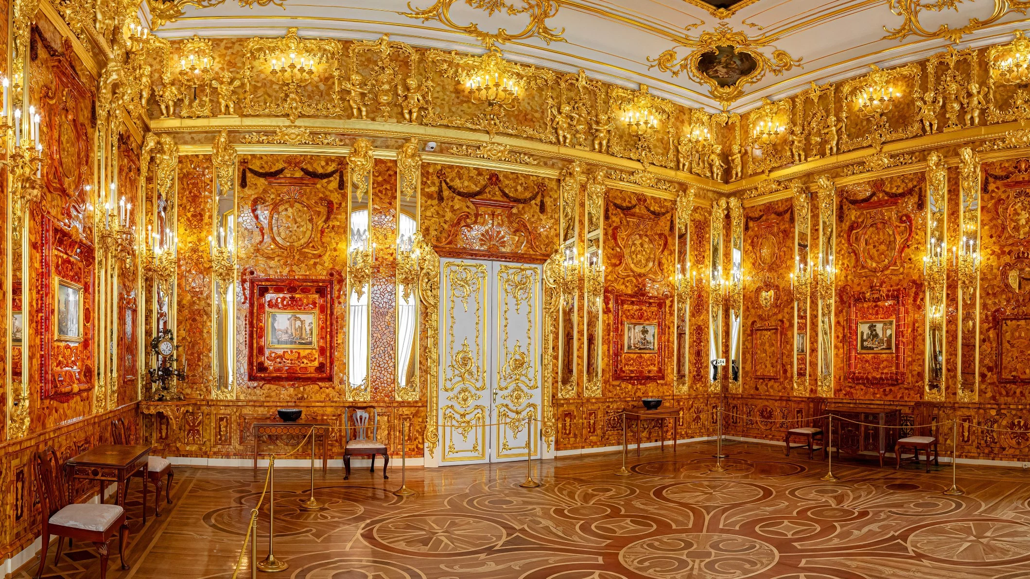 Polacy na tropie Bursztynowej Komnaty. Ten szczegół zwraca uwagę