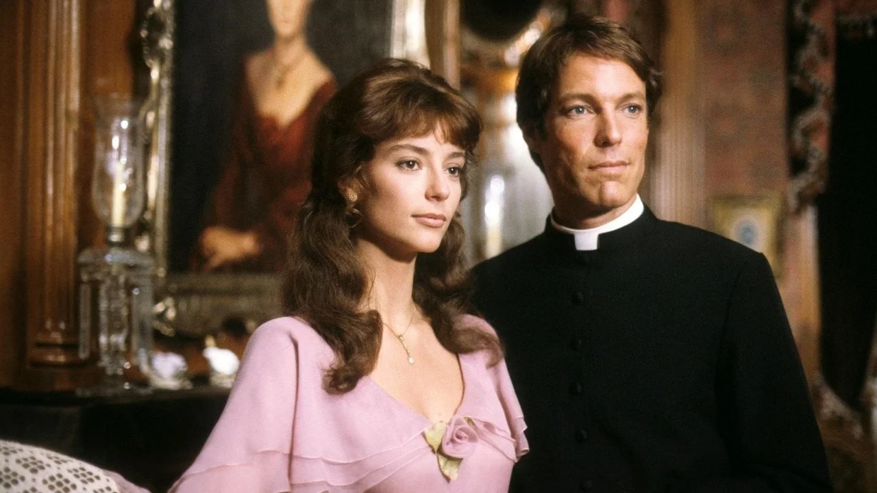 Richard Chamberlain i Rachel Ward w miniserialu „Ptaki ciernistych krzewów”