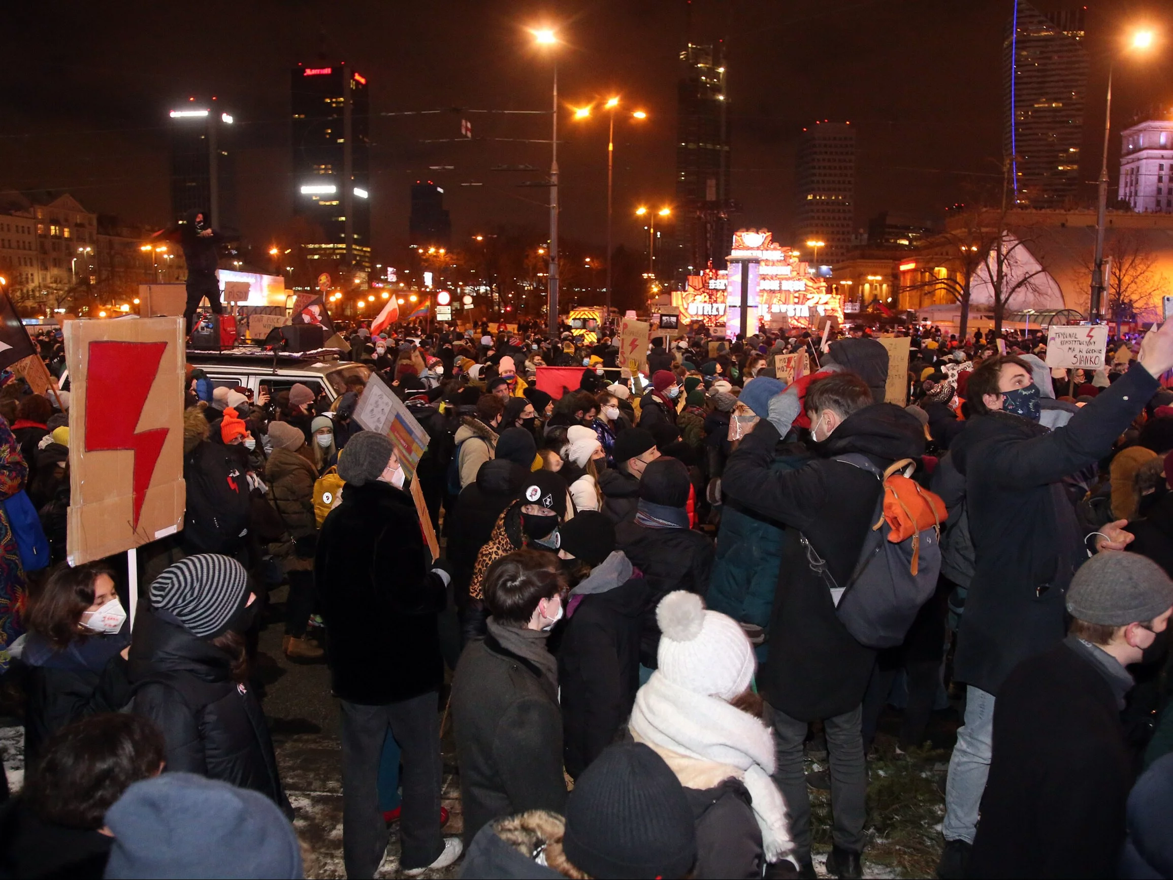 Protesty przeciwko zaostrzeniu przepisów dotyczących aborcji w Polsce