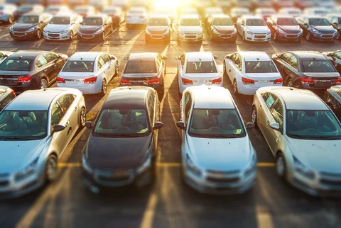 samochody parking fot. Tomasz Zajda/fotolia.pl