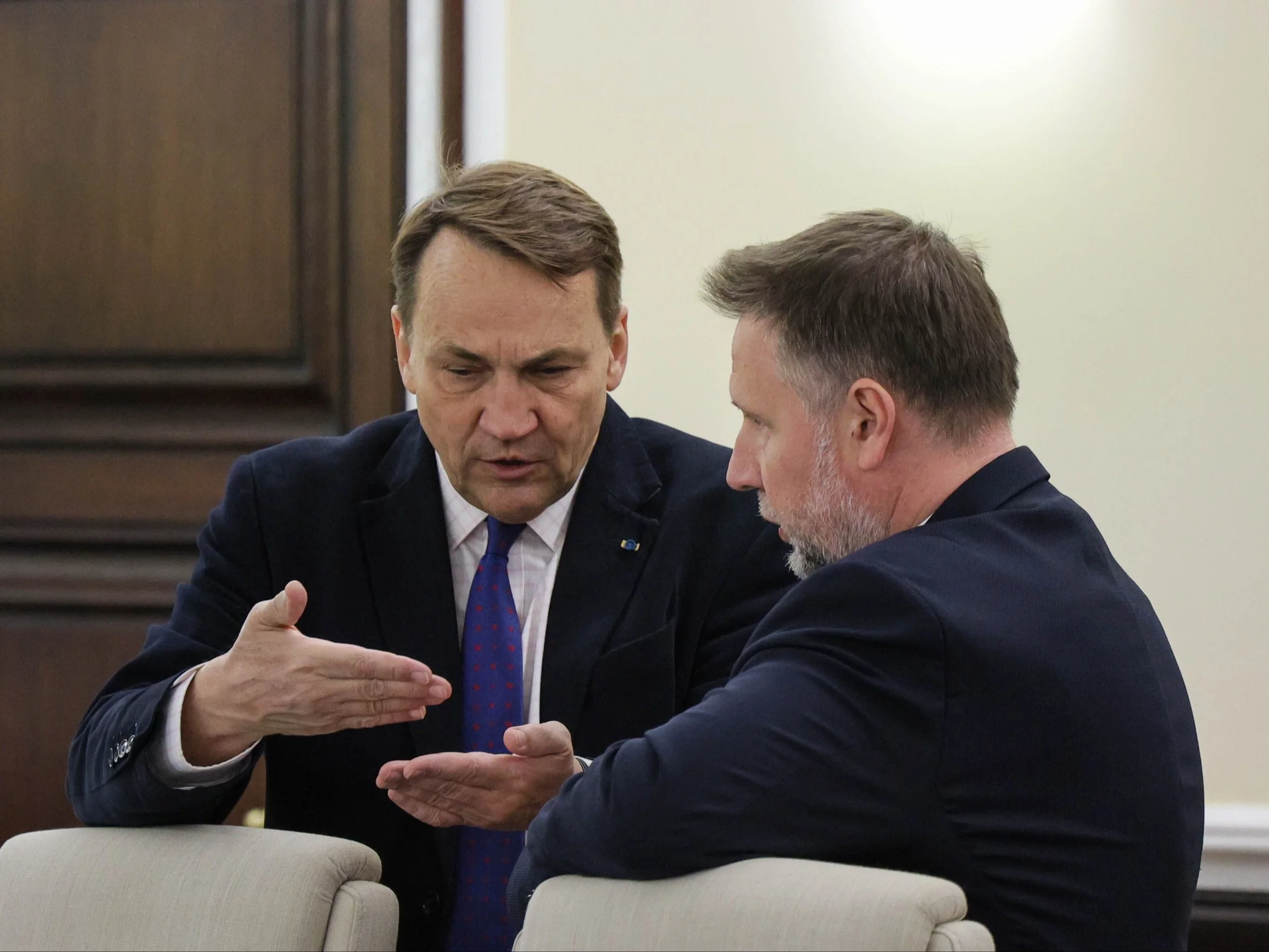 Polacy w sondażu o Sikorskim. Słodko-gorzkie wyniki dla szefa MSZ – Wprost Polacy w sondażu o Sikorskim. Słodko-gorzkie wyniki dla szefa MSZ – Wprost