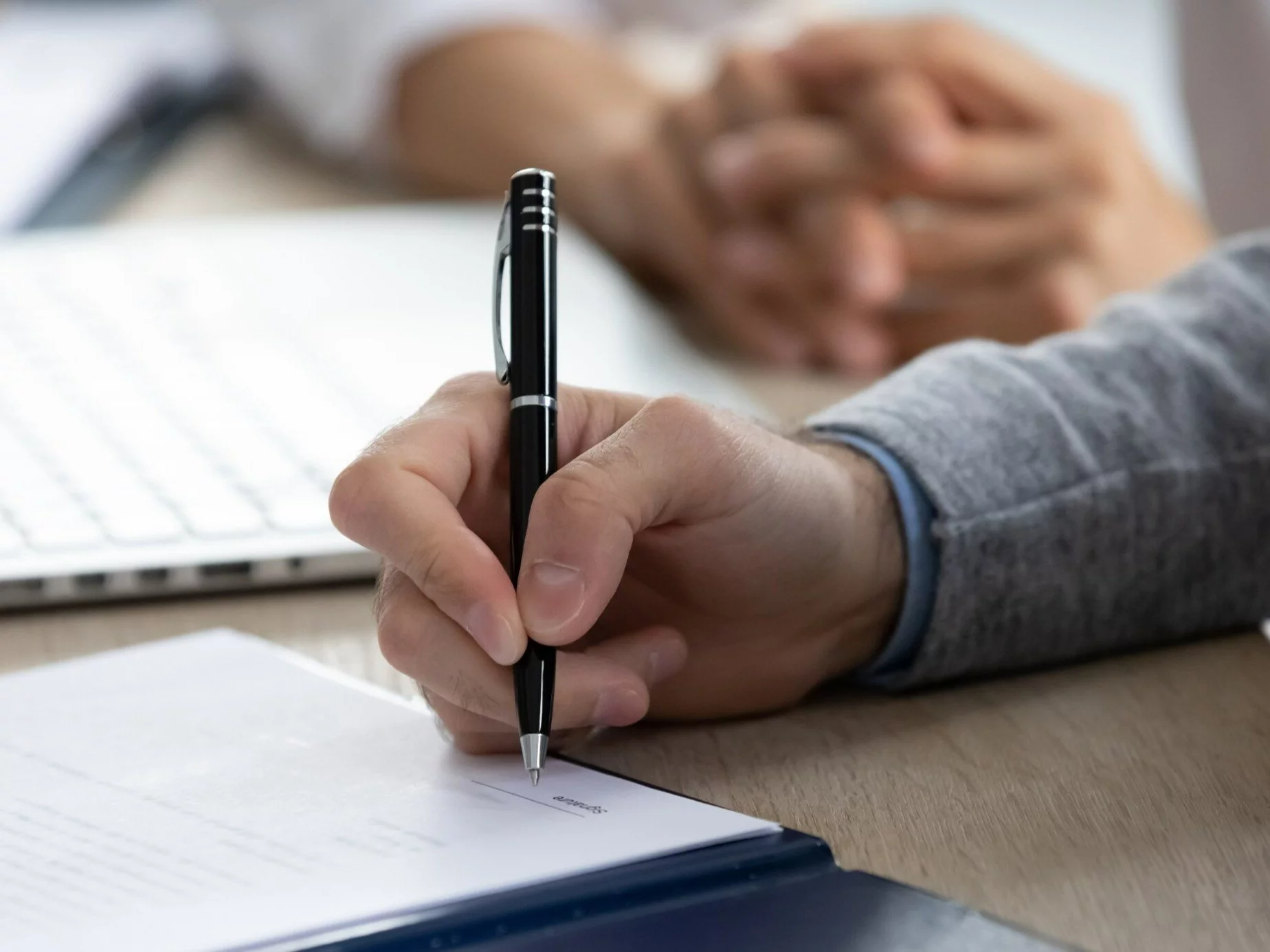 Polacy mają dość „śmieciówek". Wymowne wyniki sondażu dla „Wprost"