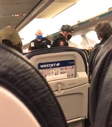 Policja interweniująca na pokładzie samolotu linii WestJet