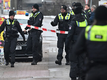 Policja na miejscu strzelaniny w Hamburgu