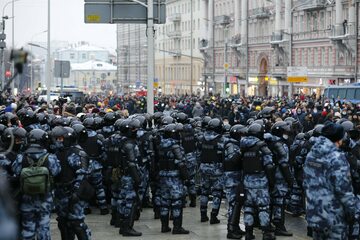 Policja na ulicach Moskwy w trakcie protestu w obronie Nawalnego