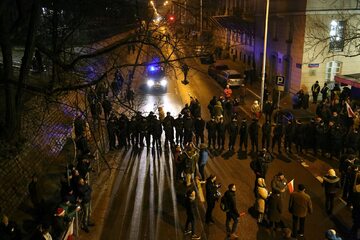 Policja przed Sejmem 16 grudnia