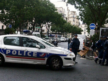 Policja w Paryżu, zdjęcie ilustracyjne