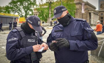Policja w trakcie pandemii koronawirusa w Polsce (zdj. ilustracyjne)