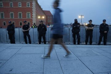 Policja zabezpiecza miesięcznicę smoleńską we wrześniu 2017 roku