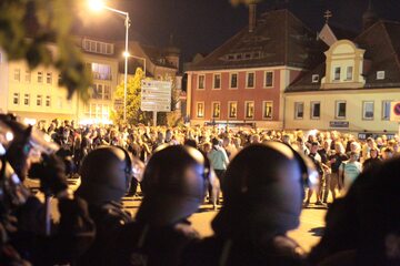 Policja zabezpieczająca protesty w Bautzen