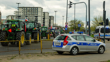 Policja zabezpieczająca strajk rolników, zdjęcie ilustracyjne