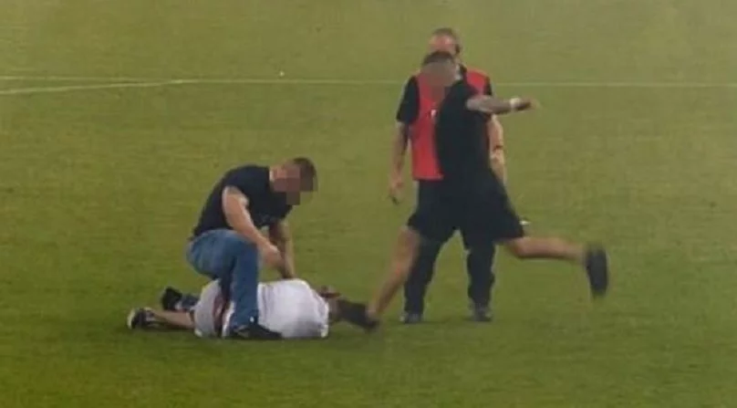 Moment pobicia kibica Legii