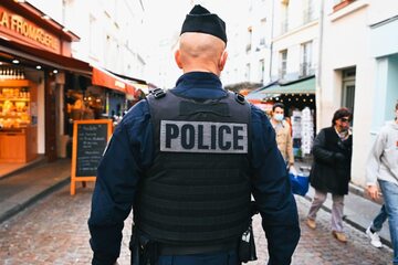 Policjant na ulicach Paryża