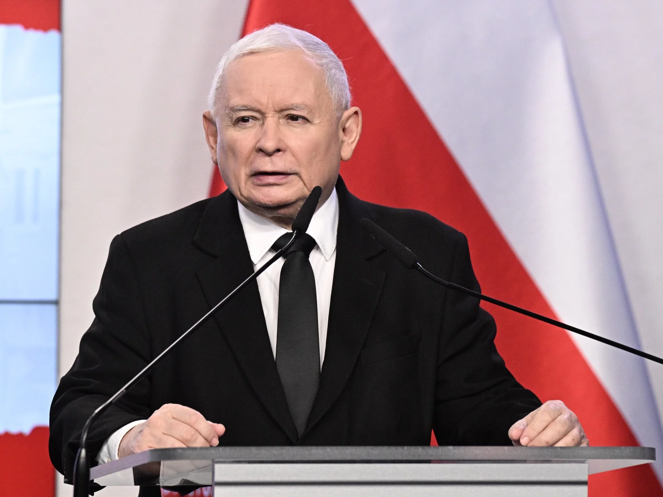 Prezes Prawa i Sprawiedliwości Jarosław Kaczyński podczas konferencji prasowej w siedzibie ugrupowania przy ulicy Nowogrodzkiej w Warszawie