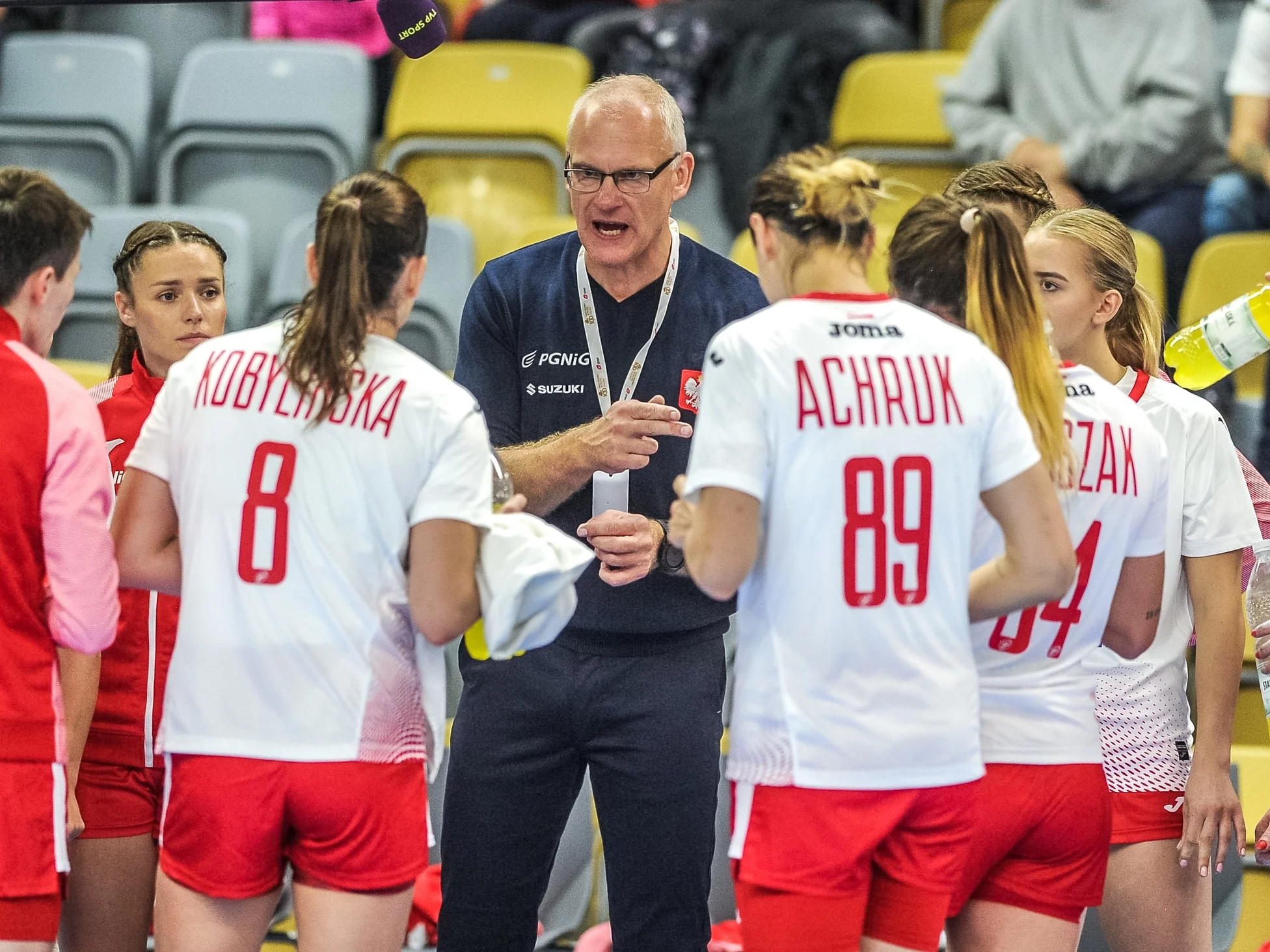 Arne Senstad i zawodniczki reprezentacji Polski