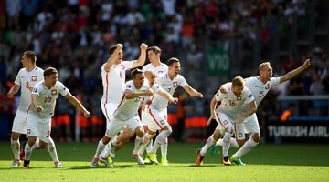 Polscy piłkarze po meczu ze Szwajcarią