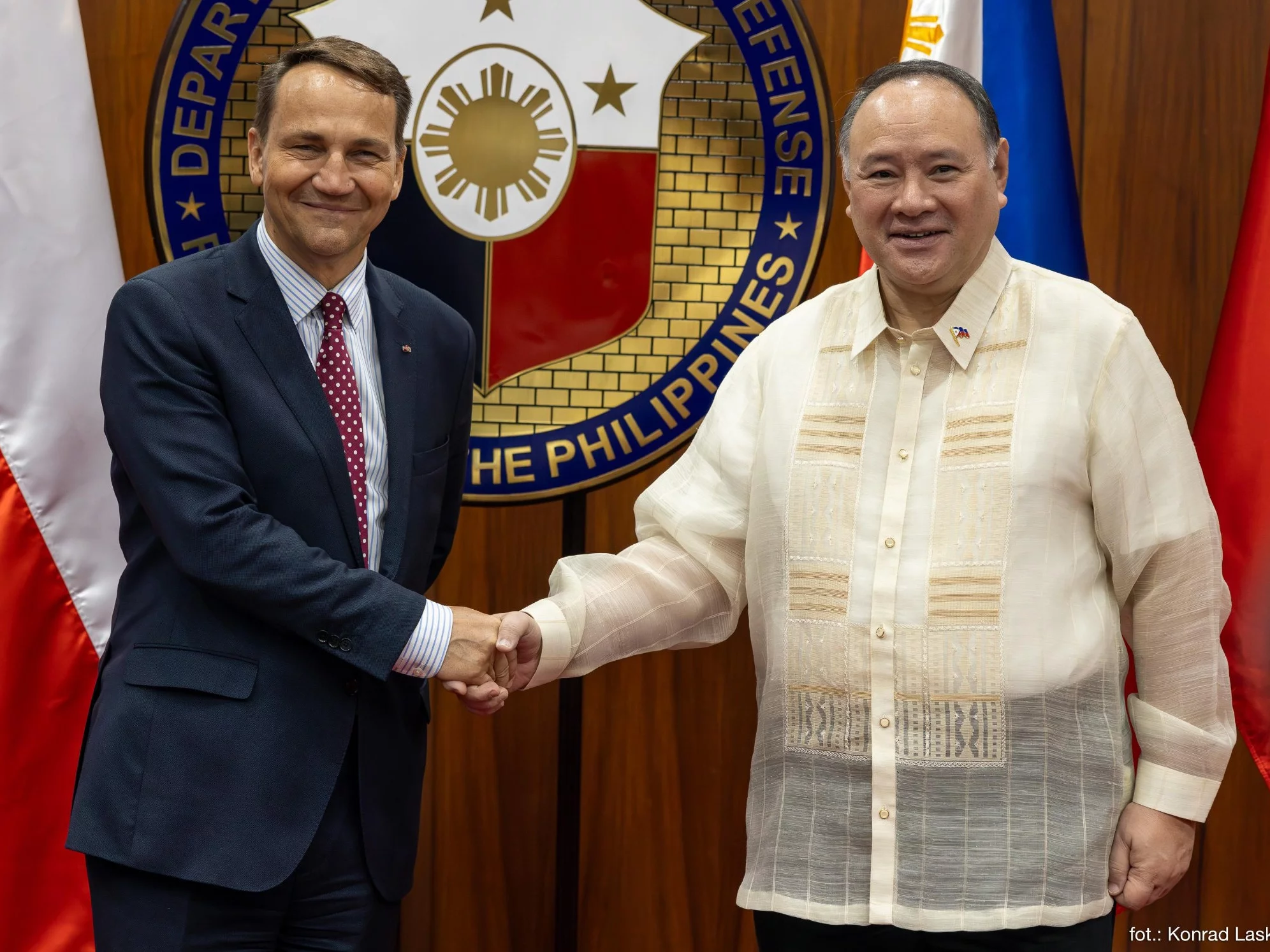 Radosław Sikorski i Gilberto Teodoro Jr., sekretarz obrony narodowej Filipin